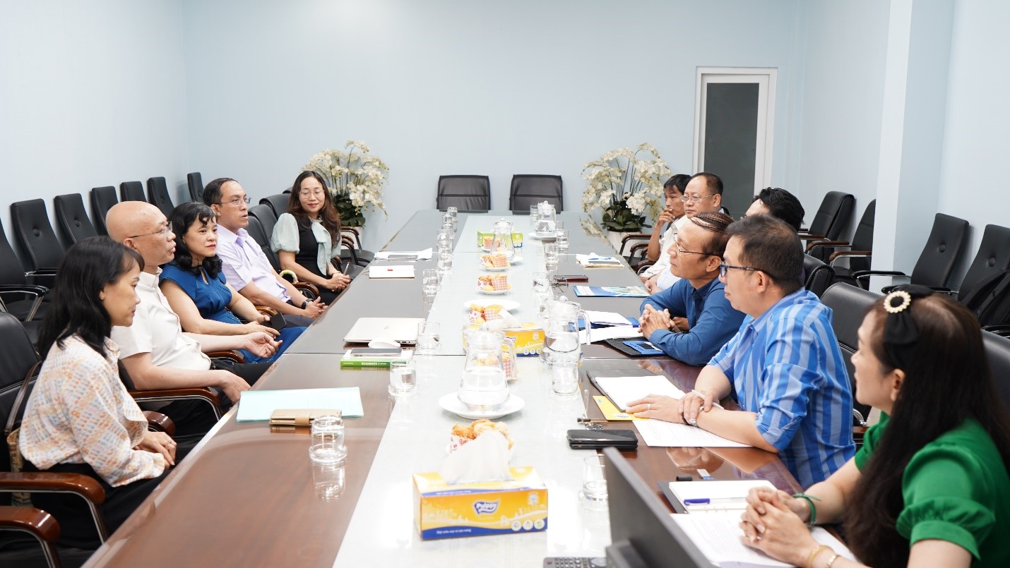 VALOMA đến thăm và làm việc tại Trường Cao đẳng kinh tế đối ngoại