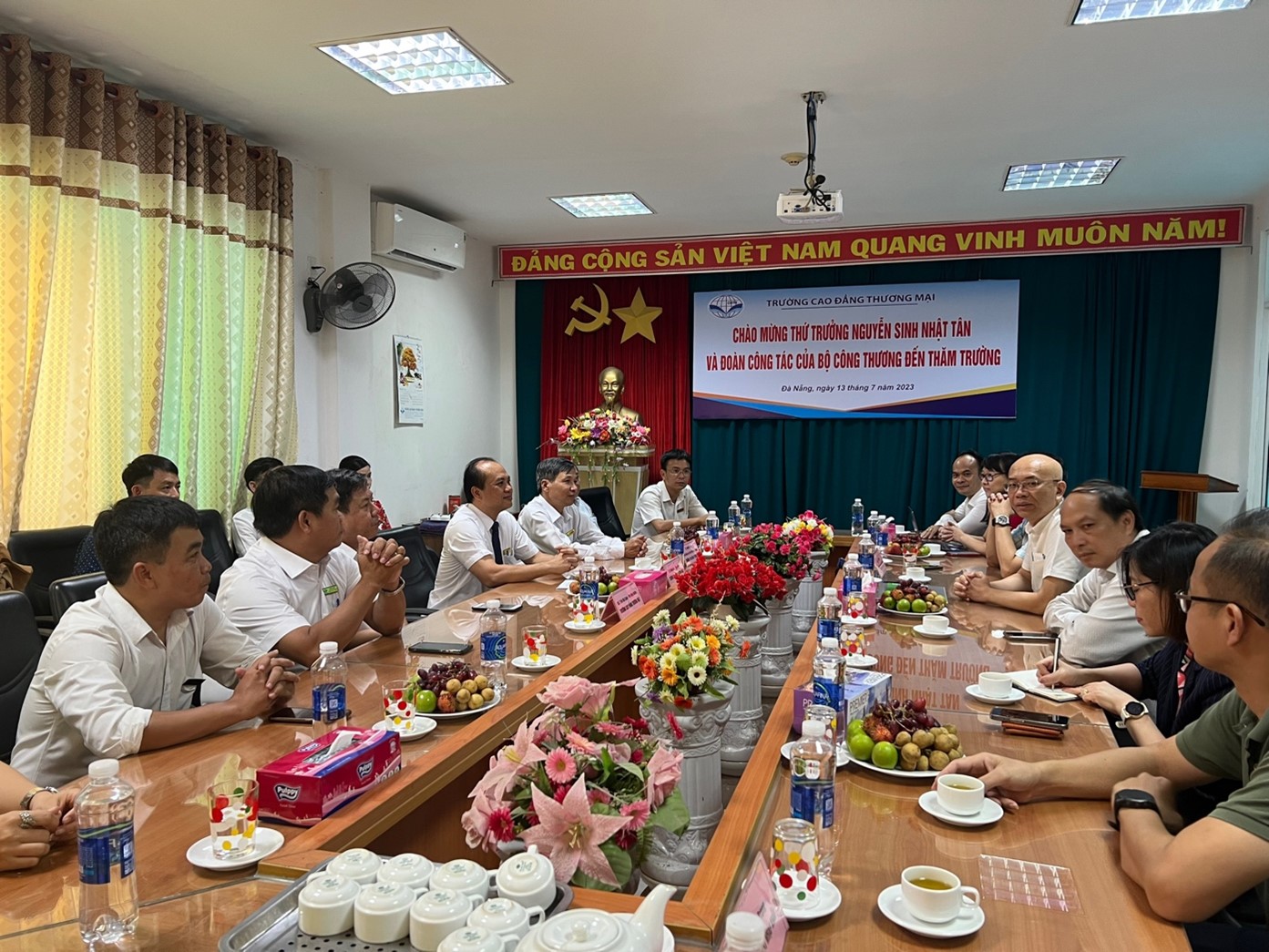 Hiệp hội Phát triển Nhân lực Logistics Việt Nam thăm và làm việc với Trường Cao đẳng Thương mại (Đà Nẵng)